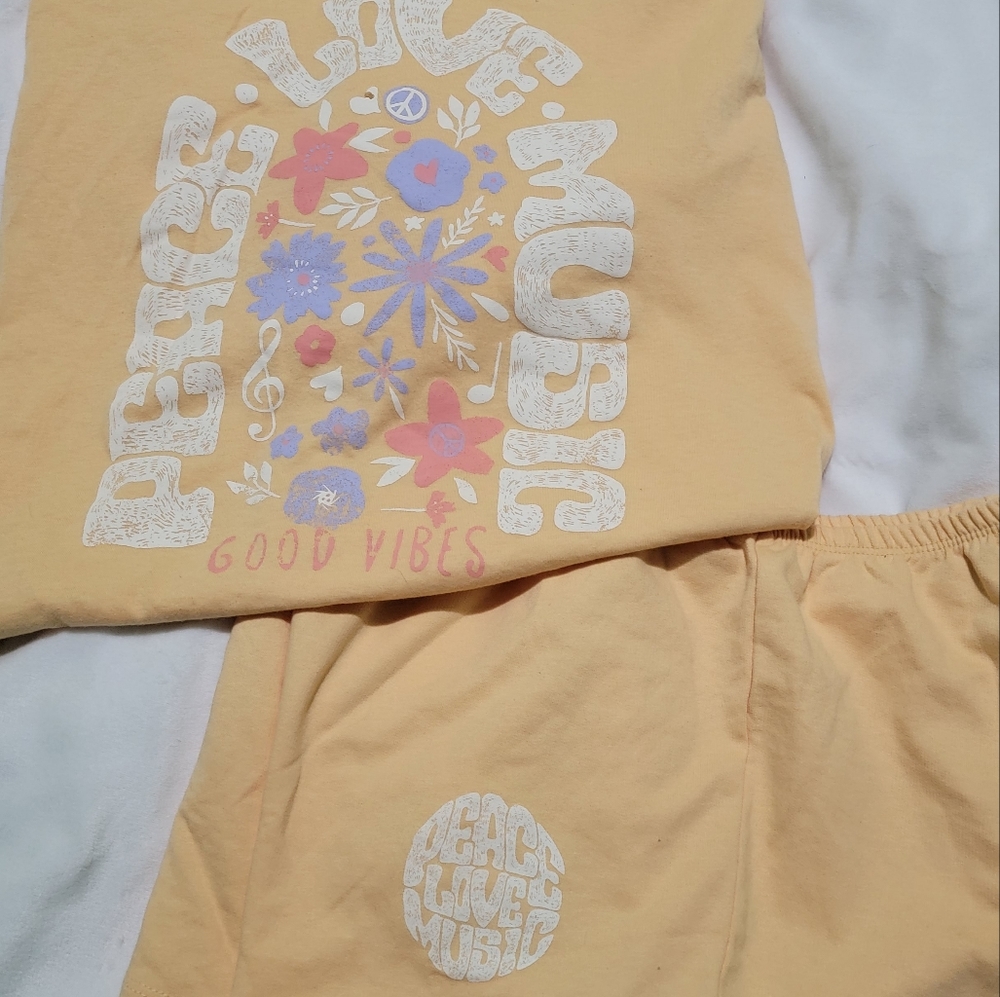 Weekend Soul 2 pieces, Medium shorts and long sleeve Tee. NWOT